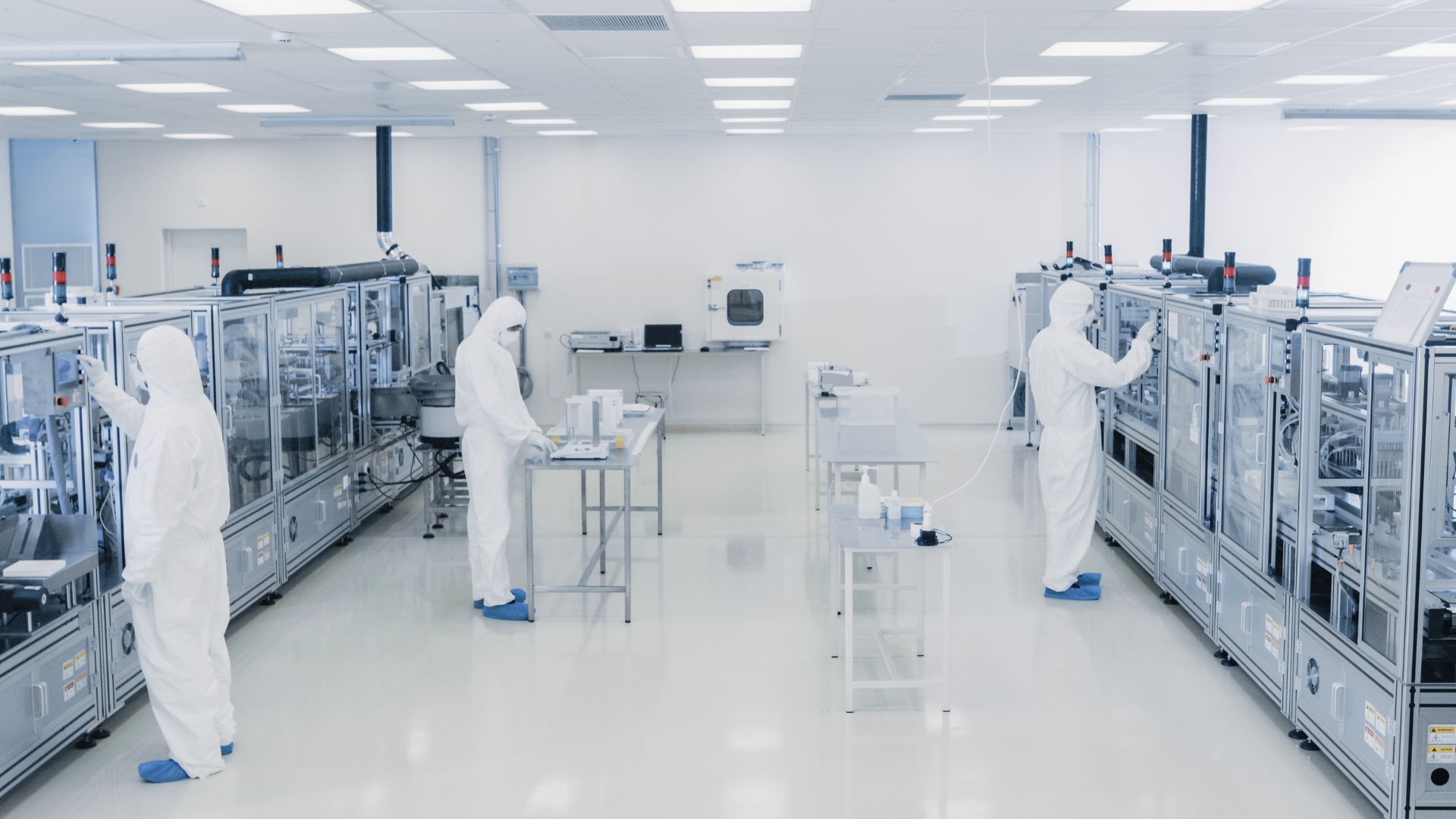 Dans l&rsquo;industrie pharmaceutique, la ma&icirc;trise de la contamination est un enjeu critique. Oxy&rsquo;Pharm propose un protocole global combinant bio-nettoyage vapeur & bio-d&eacute;sinfection automatis&eacute;e .